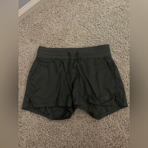 north face shorts, size small/petite, green